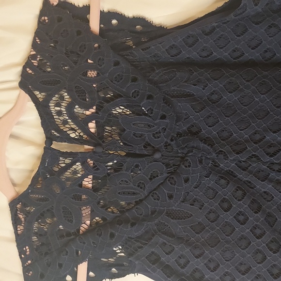 LAUNDRY Open Weave Crochet Top - Picture 6 of 7